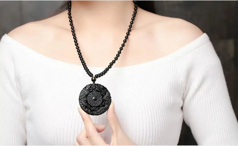 Colar Talismã Amuleto da Sorte Preto com Pedra Obsidiana Esculpida